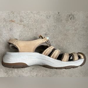 Keen Womens size 9.5- Astoria West Leather sandal
